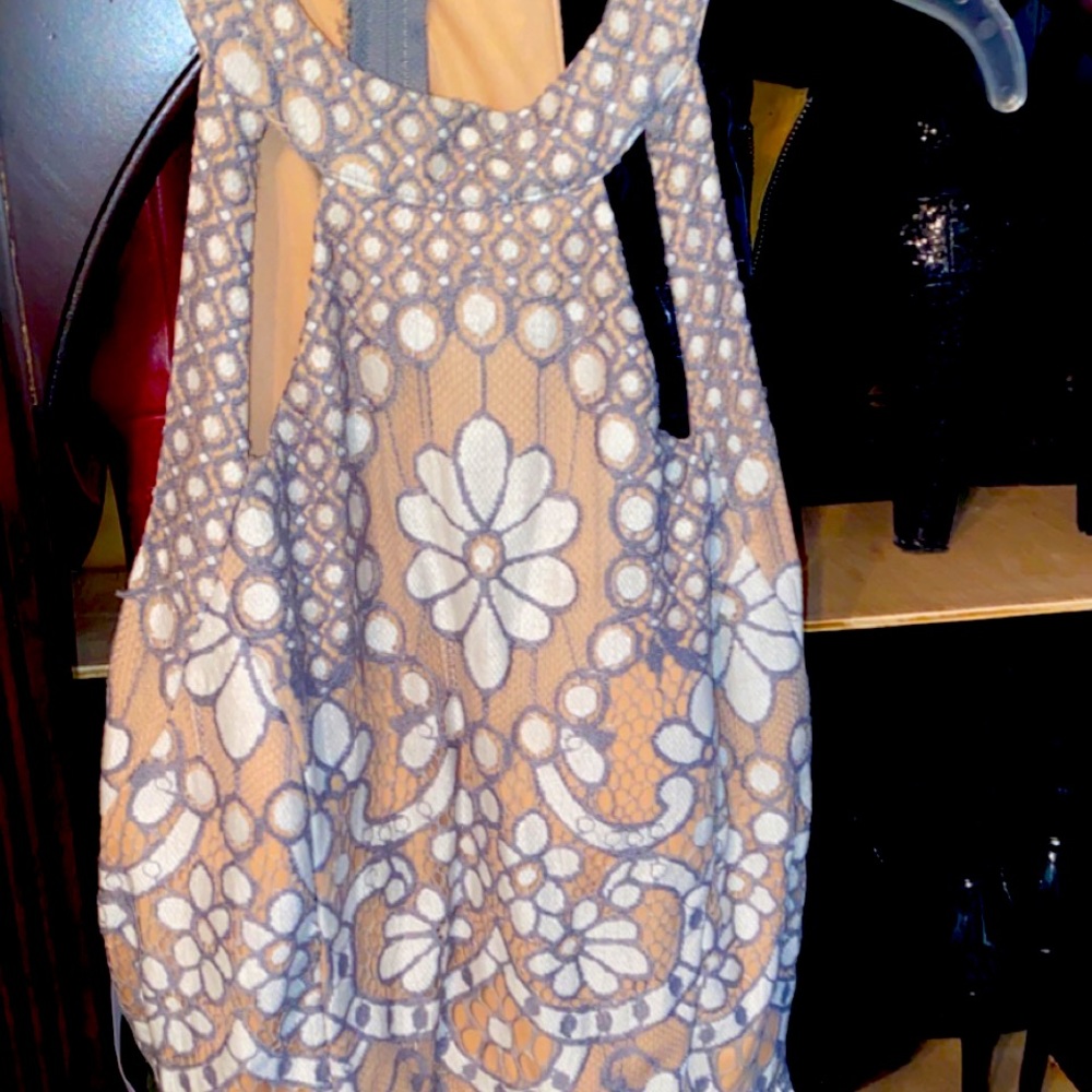 Grey dress no selves